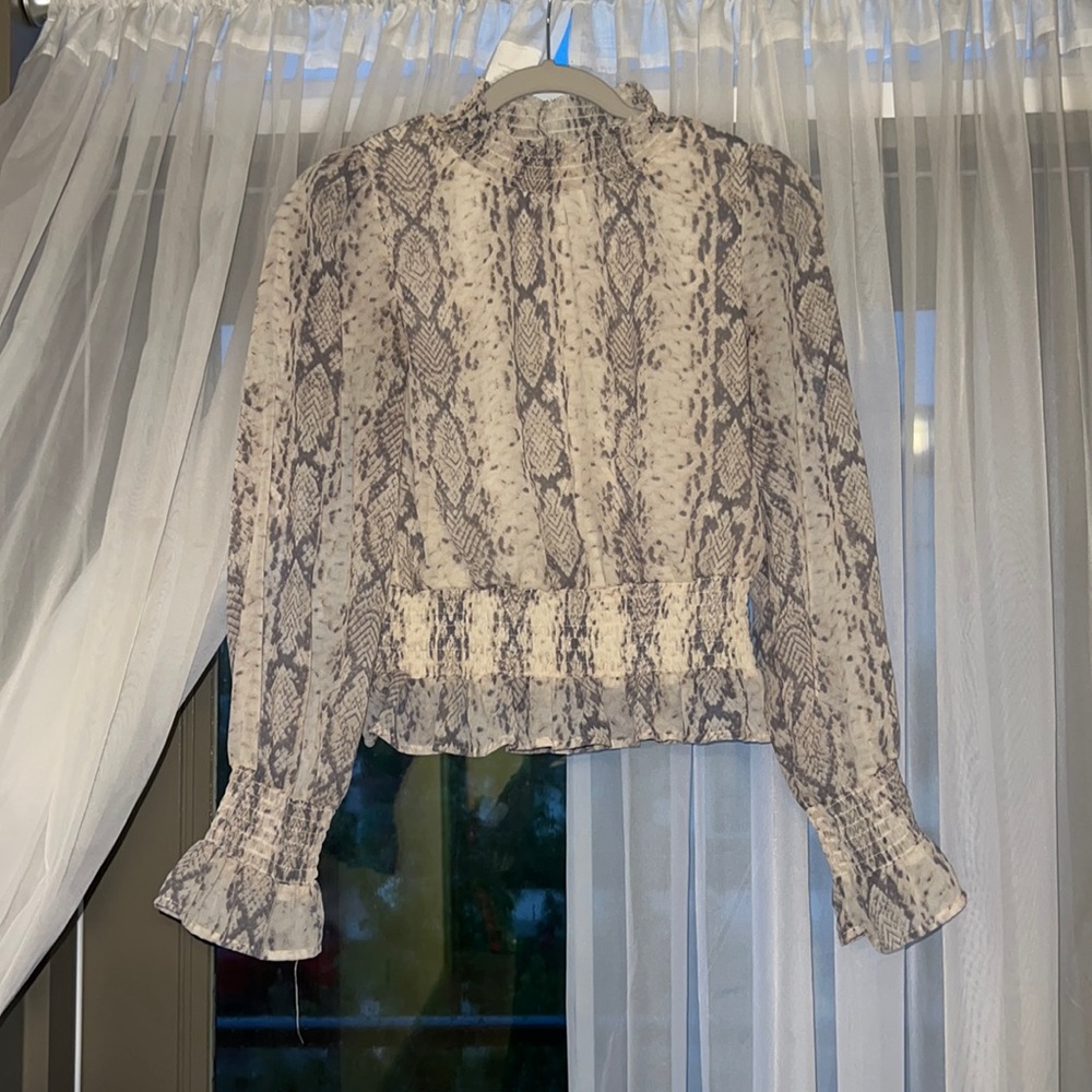 Snake print high neck blouse 🐍
